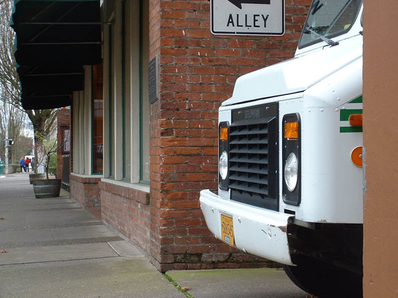 BroadwayAlleyDeliveryTruck