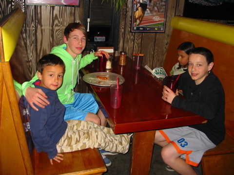 L: Massimo und Steven; R: Justin und Isabella