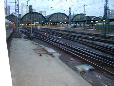 place behind_01